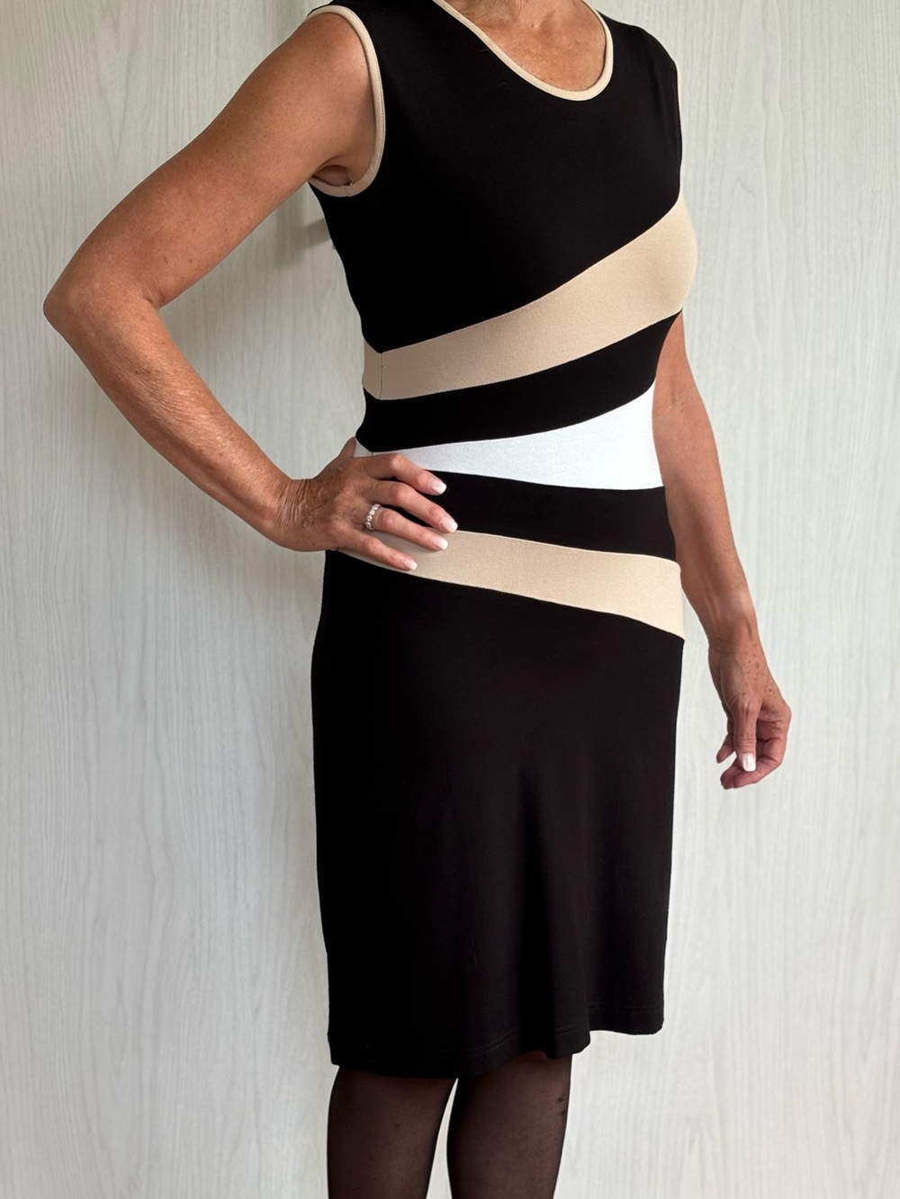 Sleeveless Black, Beige & White Colorblock Midi Dress - Picture 2 of 5